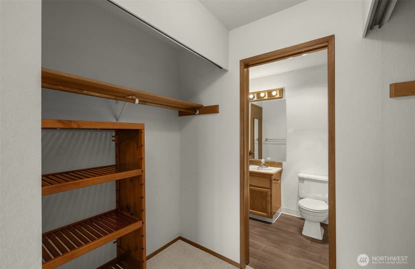 Property photo for 9512 1st Avenue NE #301, Seattle photo 18