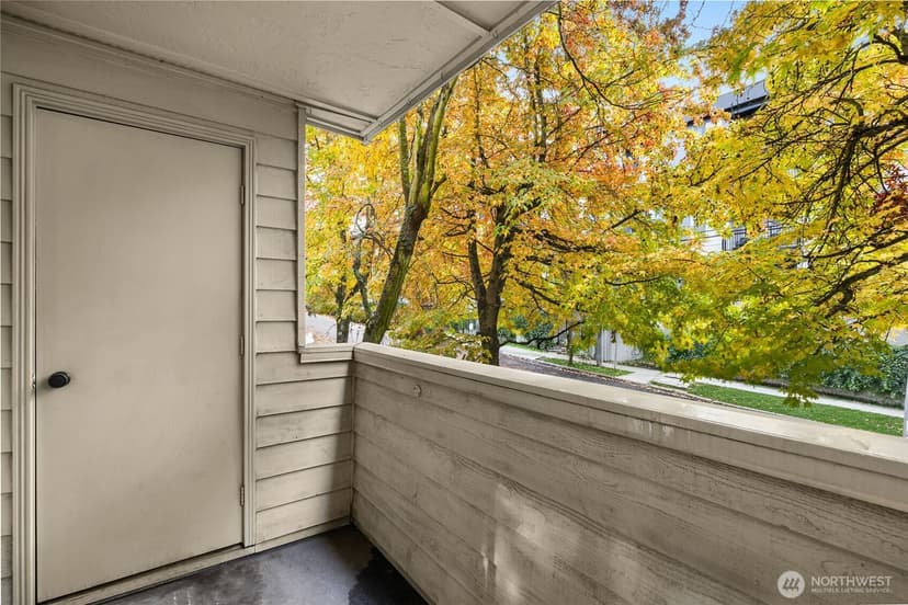 Property photo for 9512 1st Avenue NE #301, Seattle photo 23