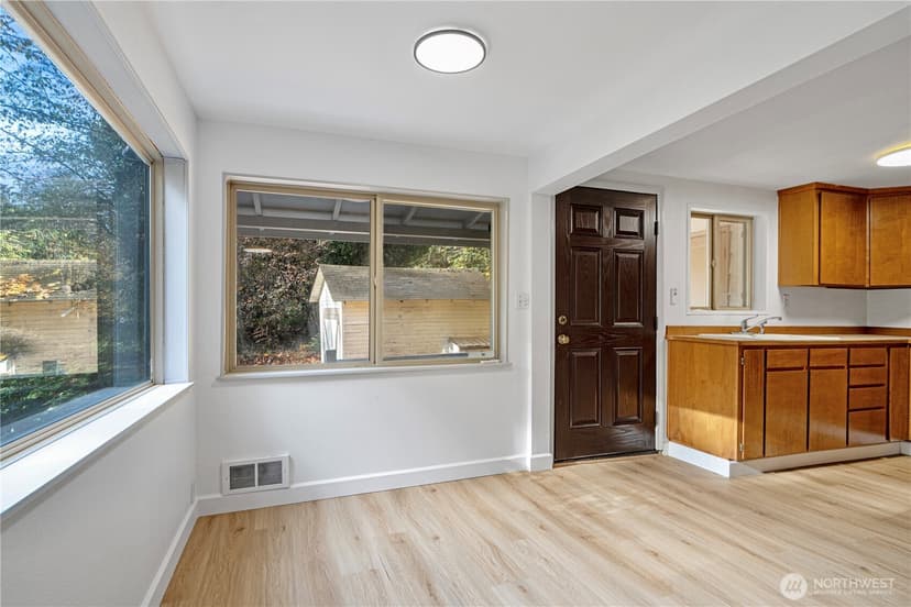 Property photo for 22504 Dorre Don Way SE, Maple Valley photo 10