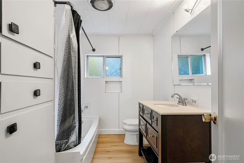 Property photo for 22504 Dorre Don Way SE, Maple Valley photo 16