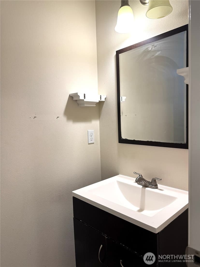 Property photo for 6827 41st Street E, Fife photo 3