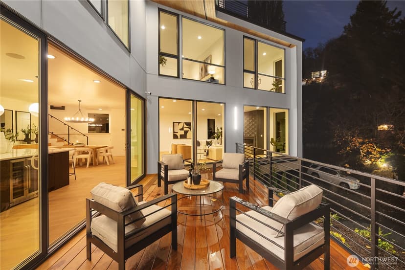 Property photo for 2410 Everett Avenue E, Seattle photo 6