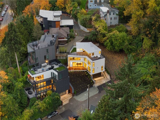 Property photo for 2410 Everett Avenue E, Seattle photo 2