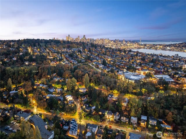 Property photo for 2410 Everett Avenue E, Seattle photo 4