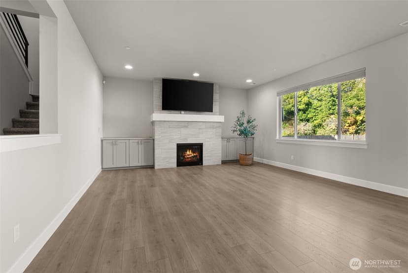 Property photo for 10924 SE 218th Place, Kent photo 6
