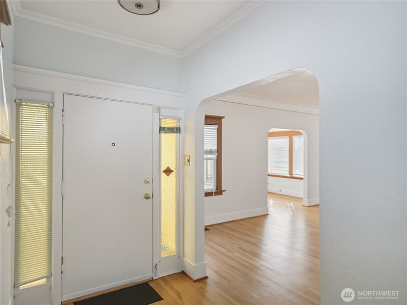 Property photo for 2205 31st Avenue S, Seattle photo 2