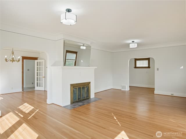 Property photo for 2205 31st Avenue S, Seattle photo 4