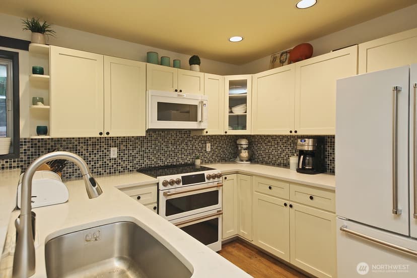 Property photo for 2575 Hillis Drive, Langley photo 9