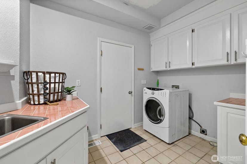 Property photo for 6613 Villa Madera Drive SW, Lakewood photo 15