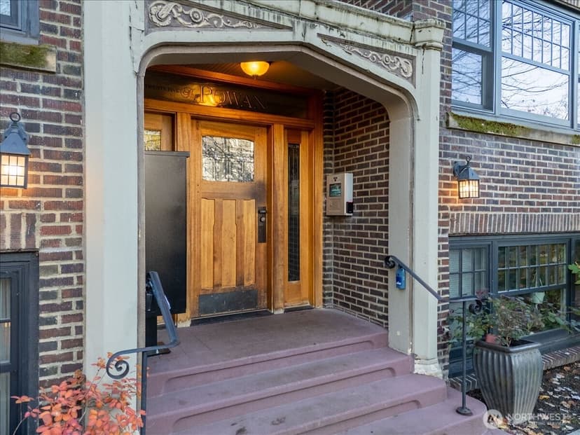 Property photo for 525 16th Avenue E #403, Seattle
