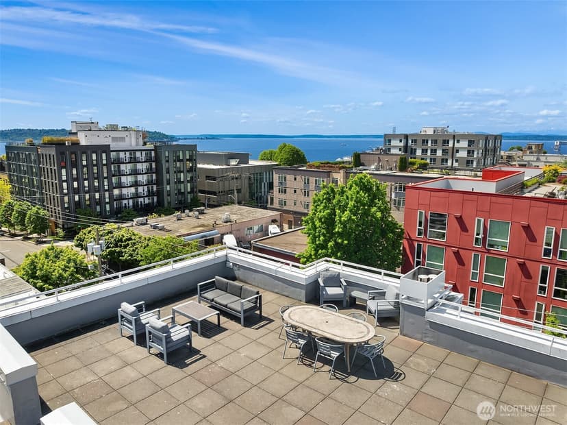 Property photo for 520 2nd Avenue W #406, Seattle photo 2