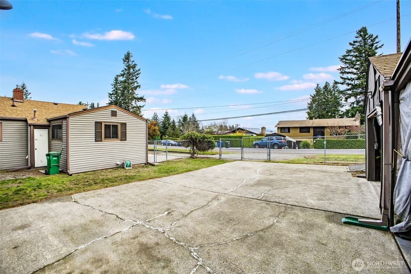 Property photo for 345 S 184th Street, Burien photo 8