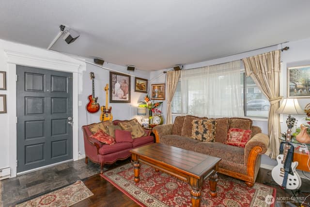 Property photo for 916 Ferndale Circle NE, Renton photo 5