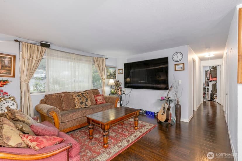 Property photo for 916 Ferndale Circle NE, Renton photo 4