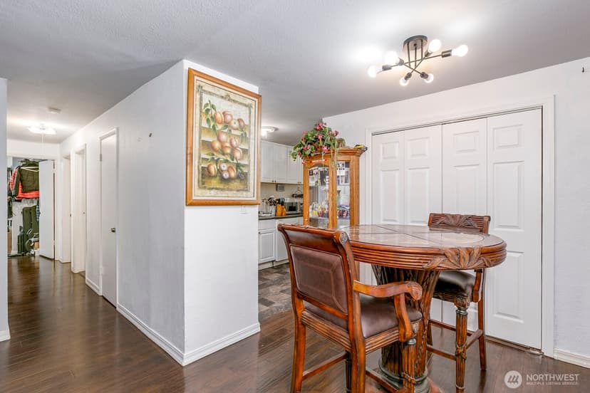 Property photo for 916 Ferndale Circle NE, Renton photo 6
