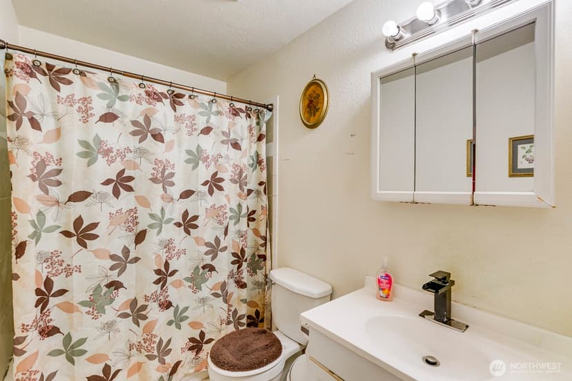 Property photo for 916 Ferndale Circle NE, Renton photo 11