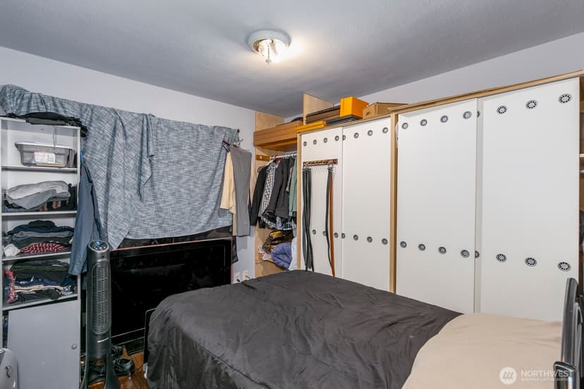 Property photo for 916 Ferndale Circle NE, Renton photo 9