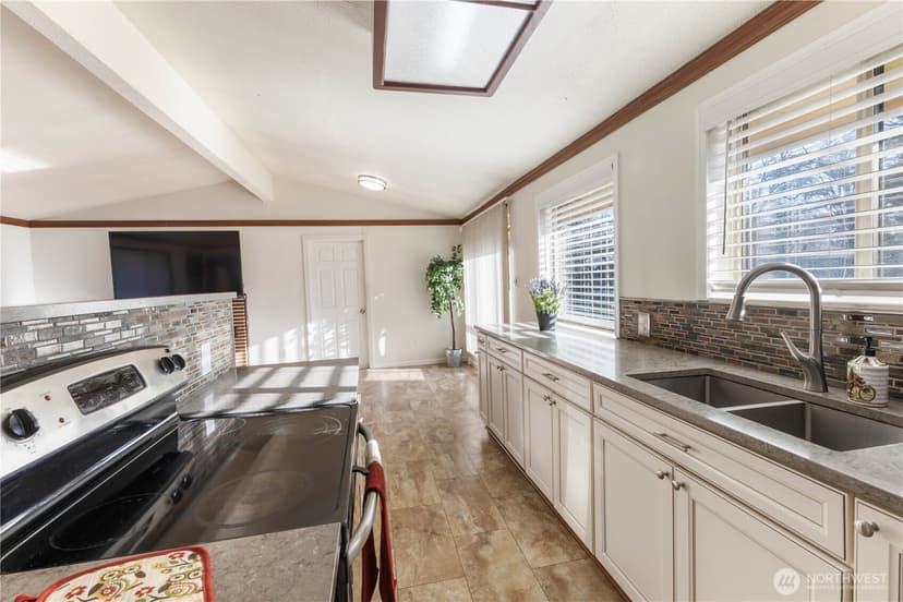 Property photo for 6012 83rd Street SW, Lakewood photo 11