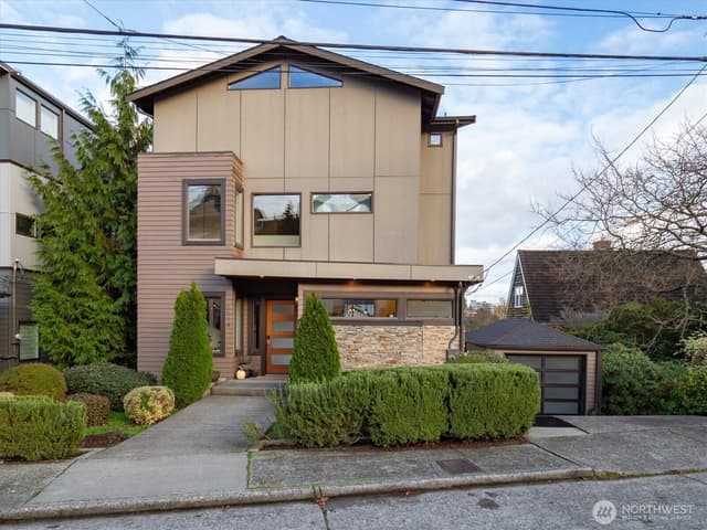 Property photo for 5614 40th Avenue W, Seattle photo 2