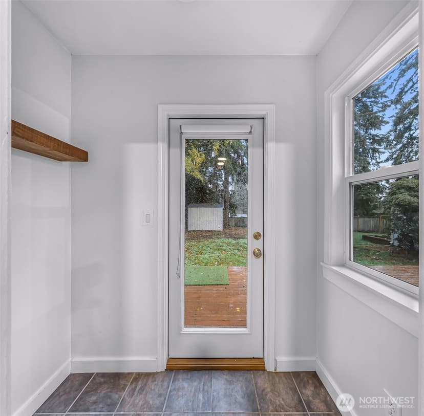 Property photo for 16040 26th Avenue NE, Shoreline photo 7