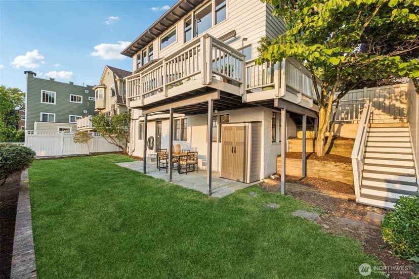 Property photo for 1407 1st Avenue N, Seattle photo 2