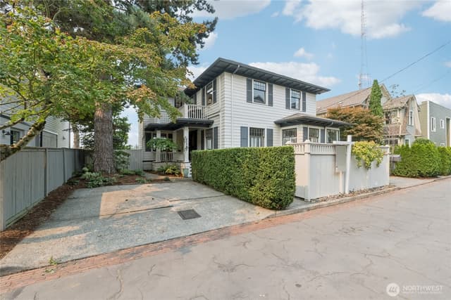 Property photo for 1407 1st Avenue N, Seattle photo 3