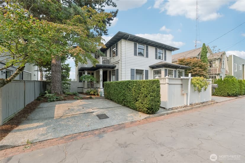 Property photo for 1407 1st Avenue N, Seattle photo 3