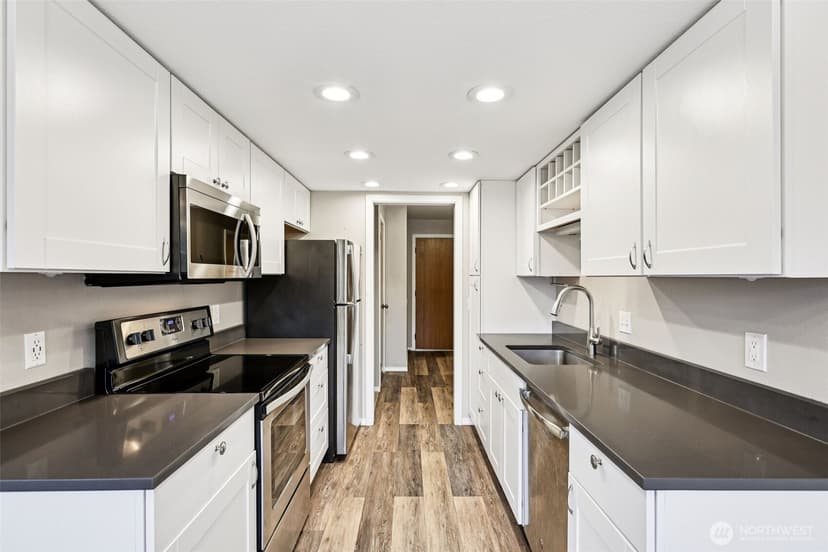 Property photo for 12300 33rd Avenue NE #402, Seattle photo 10