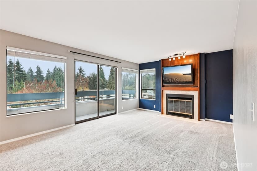 Property photo for 12300 33rd Avenue NE #402, Seattle photo 5