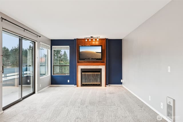 Property photo for 12300 33rd Avenue NE #402, Seattle photo 4