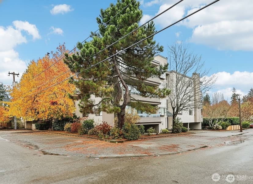 Property photo for 12300 33rd Avenue NE #402, Seattle photo 25