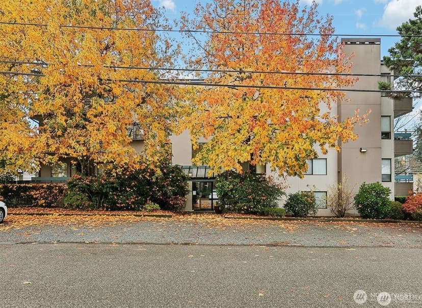 Property photo for 12300 33rd Avenue NE #402, Seattle photo 24