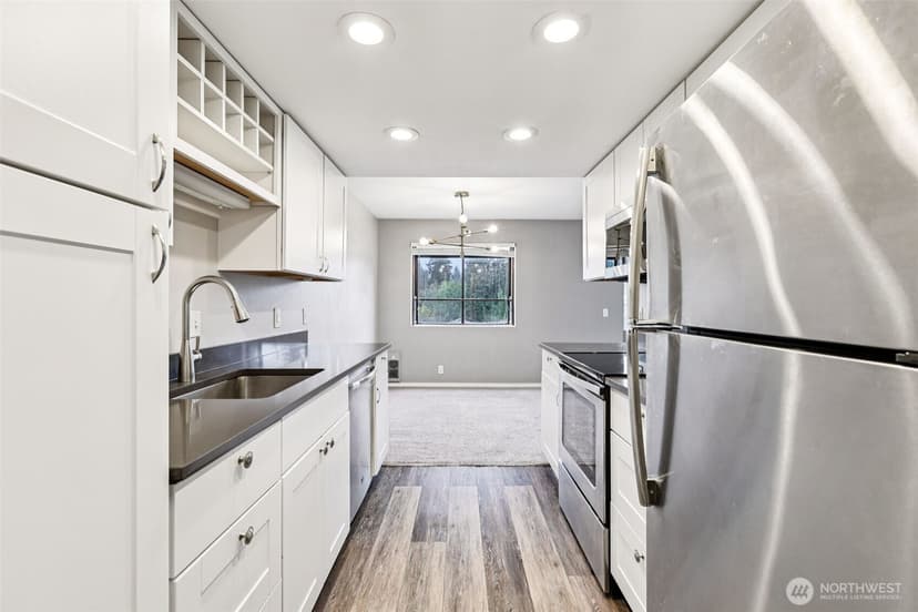 Property photo for 12300 33rd Avenue NE #402, Seattle photo 11