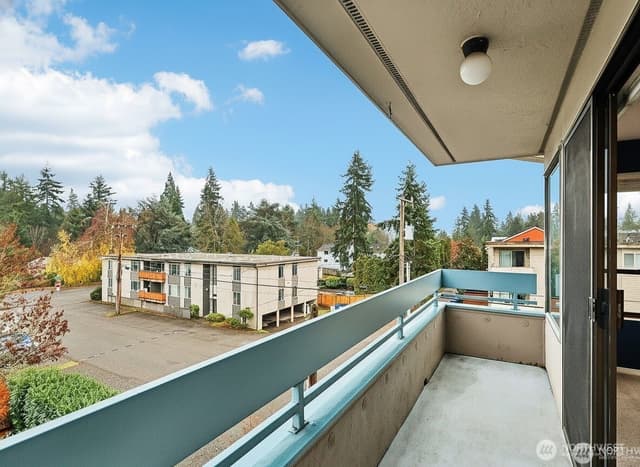 Property photo for 12300 33rd Avenue NE #402, Seattle photo 3