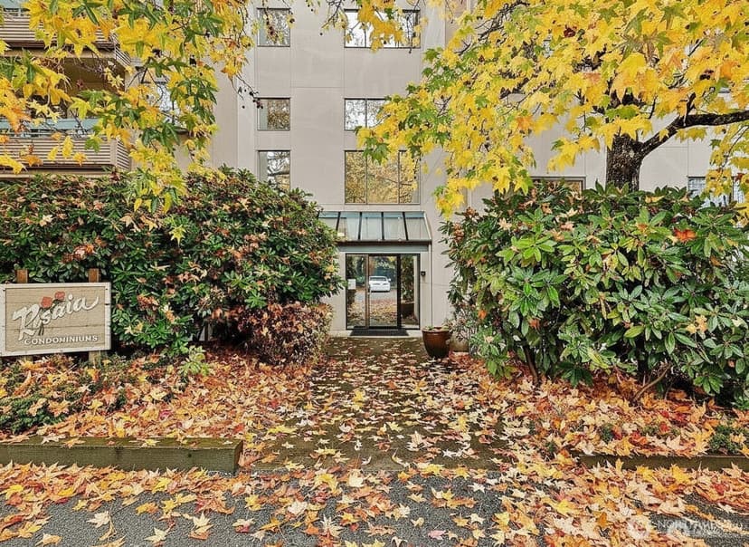 Property photo for 12300 33rd Avenue NE #402, Seattle photo 26