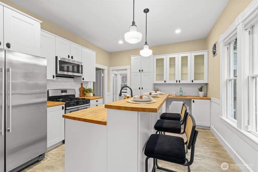 Property photo for 2016 14th Avenue W, Seattle photo 13