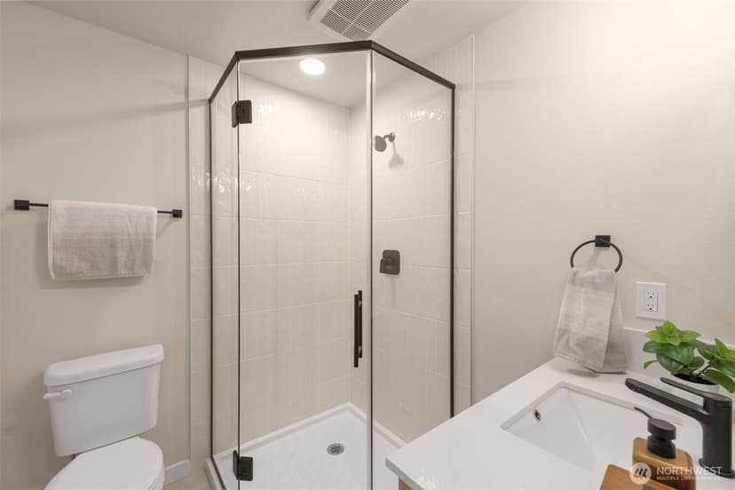 Property photo for 1014 B NE 70th Street, Seattle photo 12