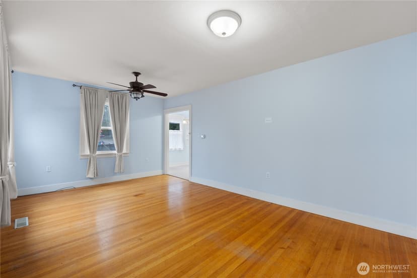 Property photo for 2814 Pioneer Way E, Tacoma photo 6