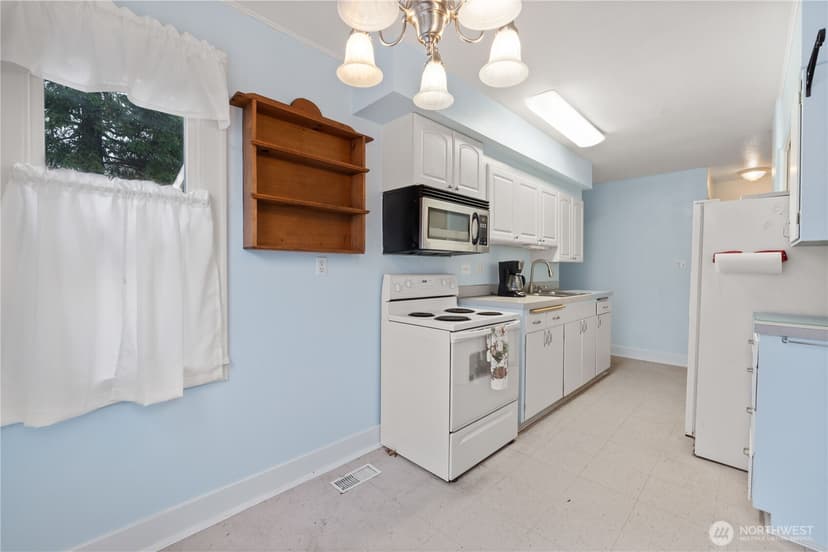 Property photo for 2814 Pioneer Way E, Tacoma photo 11
