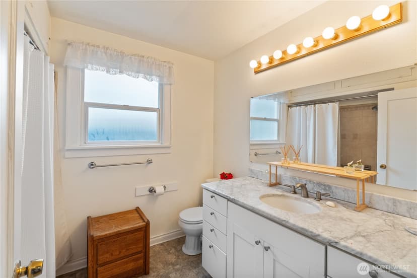 Property photo for 2814 Pioneer Way E, Tacoma photo 14