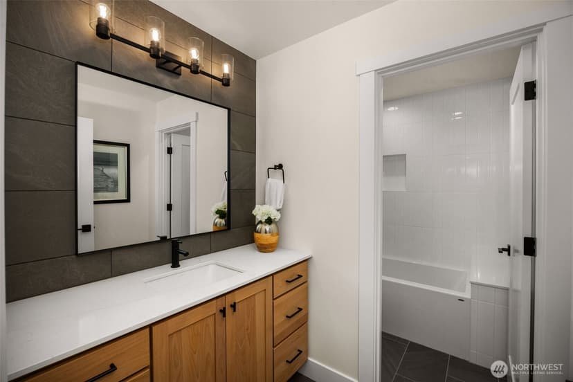 Property photo for 807 W Armour Street, Seattle photo 28