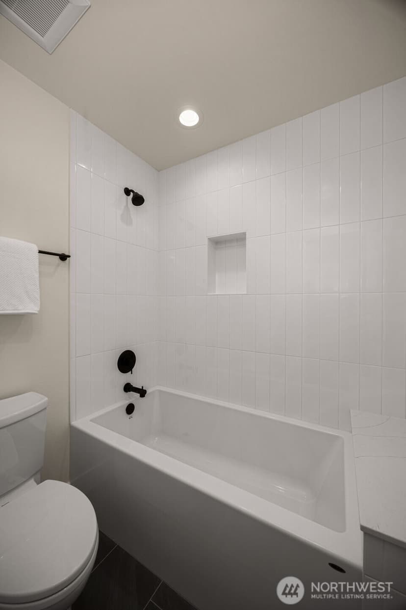 Property photo for 807 W Armour Street, Seattle photo 29