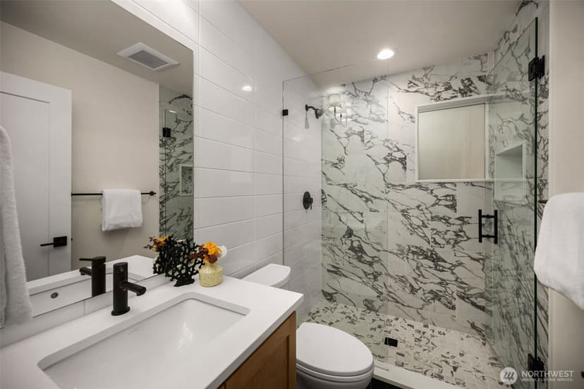 Property photo for 807 W Armour Street, Seattle photo 7