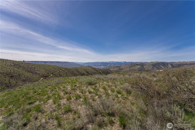 Property photo for 295 Hawks Ridge Road, Chelan photo 4