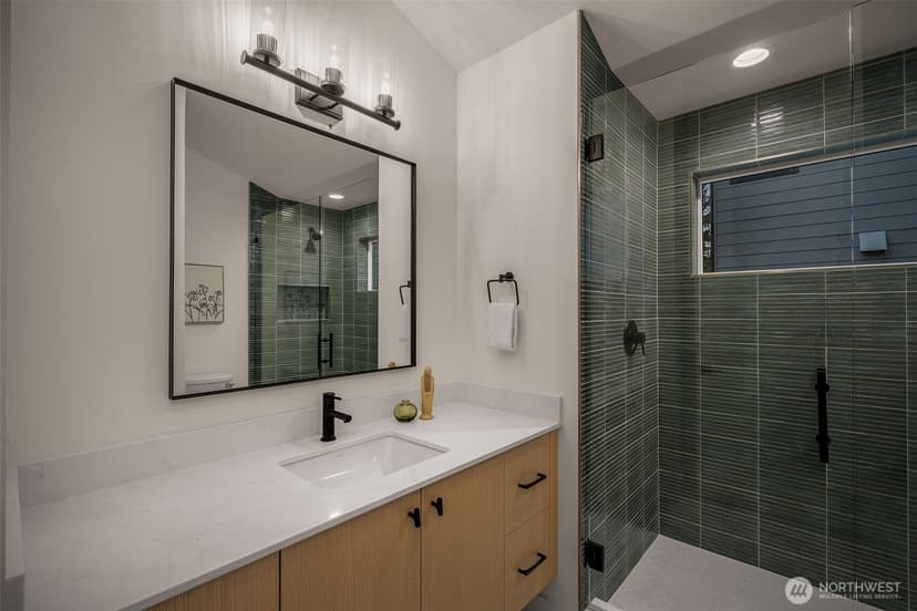 Property photo for 809 W Armour Street, Seattle photo 26