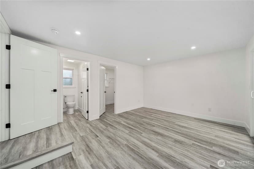 Property photo for 243 S 187th Street, Burien photo 16