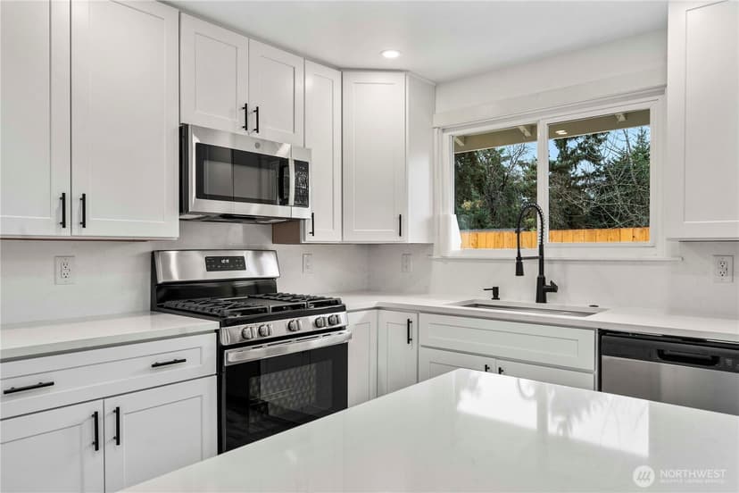 Property photo for 243 S 187th Street, Burien photo 6