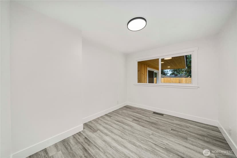 Property photo for 243 S 187th Street, Burien photo 12