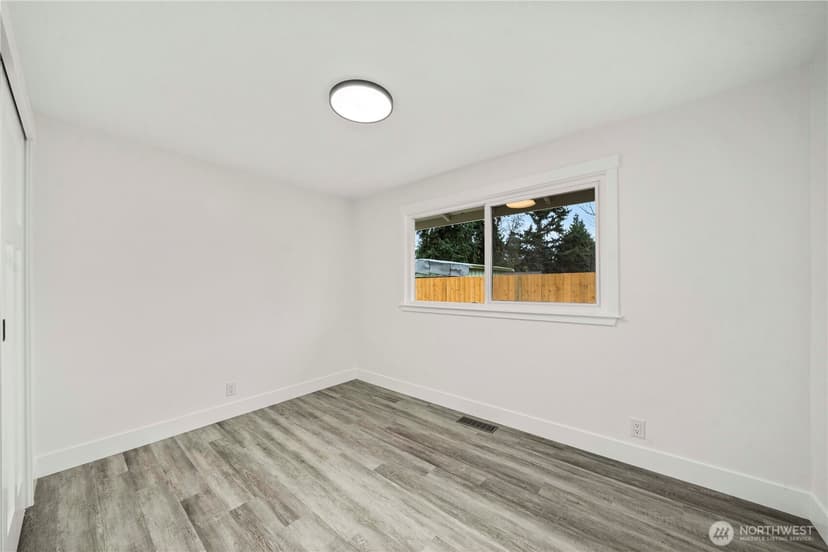 Property photo for 243 S 187th Street, Burien photo 14
