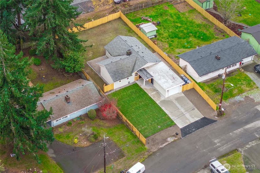 Property photo for 243 S 187th Street, Burien photo 3